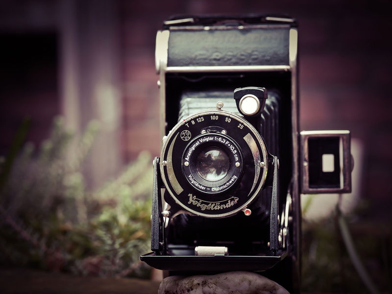 antique, technology, equipment, indoors, retro, photo camera, lens - optical instrument, lens, single object, selective focus, old, digital camera, no people