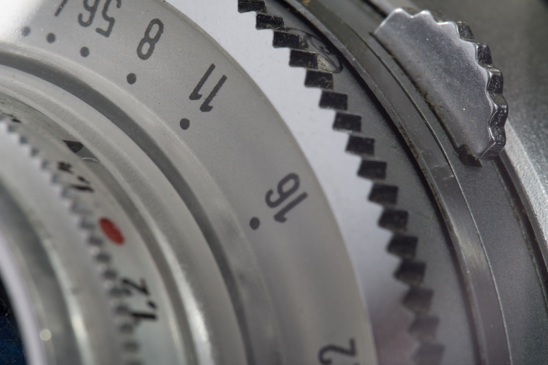 connection, single object, wheel, technology, focus on foreground, studio shot, camera - Photographic Equipment, retro, machine part, photography, lens - Optical Instrument