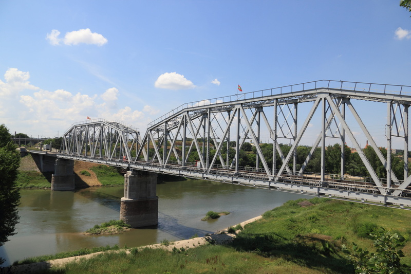 bridge - man made structure, reflection, bridge, plant, built structure, bender, architecture, connection, day, water, architectural column, 5K, sunlight