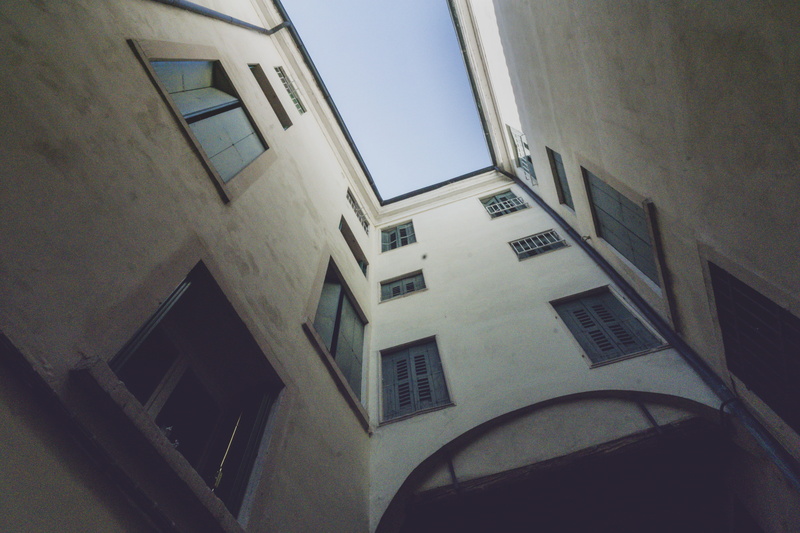 no people, residential district, window, windows, eyeview, house, low angle view, apartment, glass, s, tall, sky, low angle shot, urban, nature, contemporary
