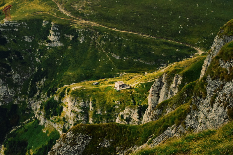 nature, white, eyeview, day, scenery, house, tranquility, grass, non-urban scene, green, land, nature background, rock, track, high angle view