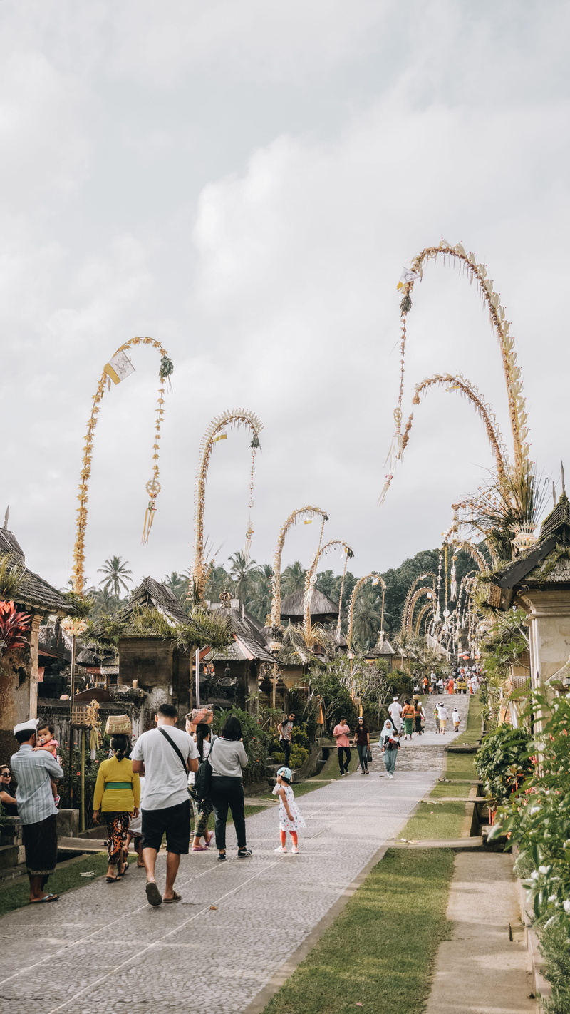 men, leisure activity, people, day, outdoors, amusement park, amusement park ride, plant, women, nature, 5K, real people, lifestyles, adult, bali, arts culture and entertainment
