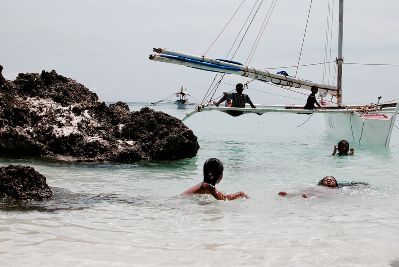 travel, real people, landscape, day, outdoors, transportation, enjoyment, leisure activity, boat, group of people, nature, sea, fishing, mode of transportation