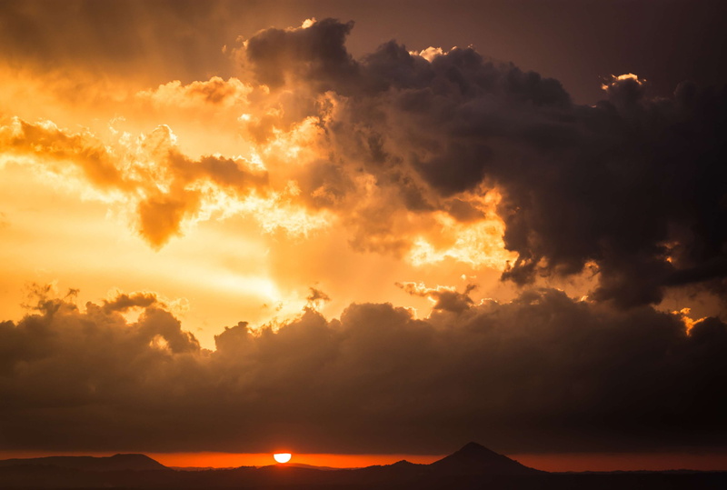 majestic, evening sky, mountain sunset, tranquility, outdoors, afterglow, 4K, beauty in nature, golden sunset, sunlight, sun, idyllic, golden clouds, silhouette