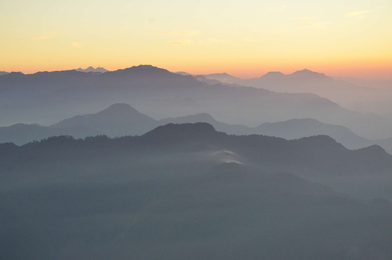 tranquil scene, idyllic, tranquility, outdoors, landsape, mountain, majestic, scenics - nature, non-urban scene, nature park, beauty in nature, fog, nature
