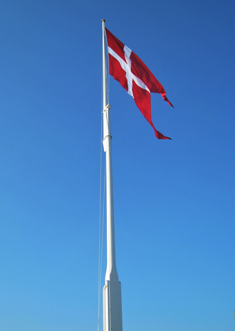 national icon, geflaggt, waving, red, flagpole, danish, patriotism, denmark, red and white, independence, no people, environment, sailboat, national flag