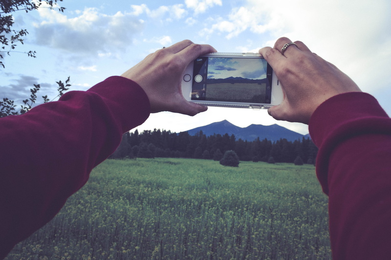 screen, arizona, portable information device, photo, picture, smart phone, nature, real people, finger, outdoors, body part, plant, communication, holding