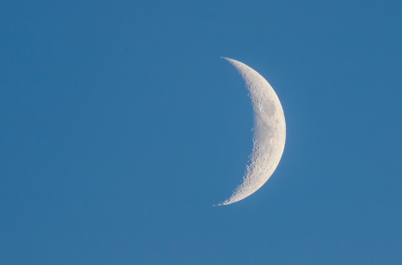 space, planetary moon, clear sky, outdoors, crescent moon, sky, 5K, low angle view, nature, beauty in nature, tranquil scene, idyllic, moon surface, copy space