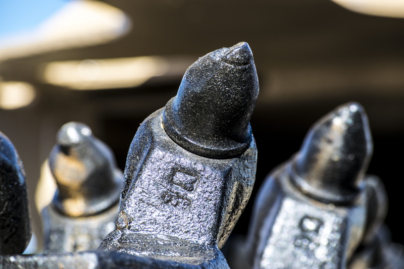 art and craft, selective focus, human representation, metal, machine, figurine, machines, focus, work tool, indoors, ielix, sunlight, plumbing, animal