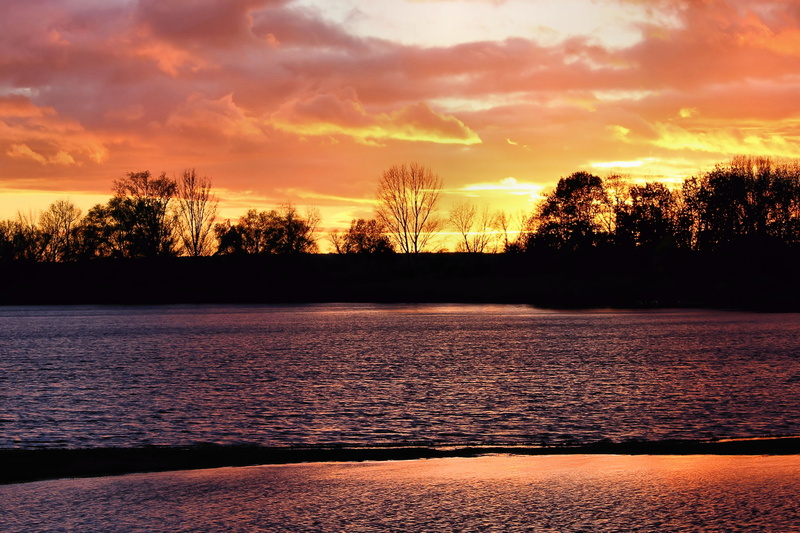 scenics - nature, romantic sky, beauty in nature, sky, plant, sunset, dusk, nature, tranquility, idyllic, orange color, no people, lake, 4K, abendstimmung