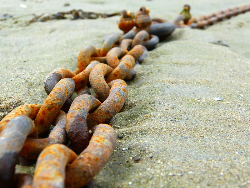 old, link, rusty red, land, hard, rusty, nature, still life, textured, close-up, beach, iron, no people, outdoors, run-down, anchor, day, containing, metal