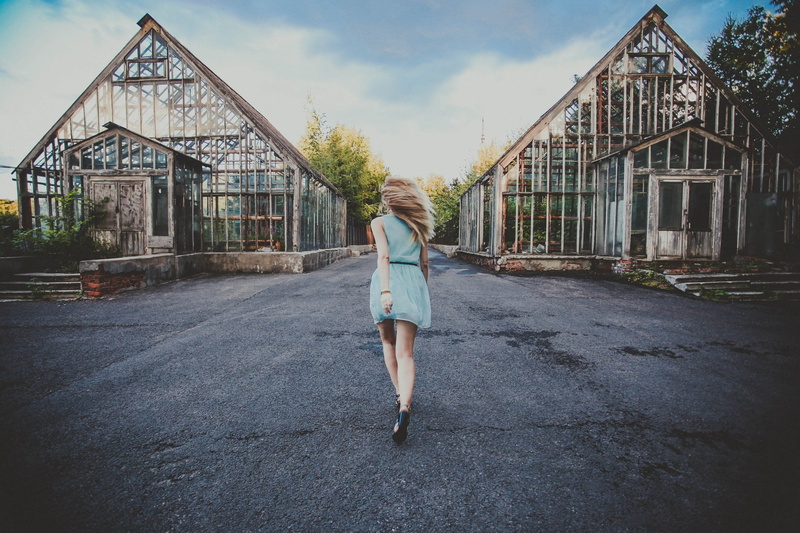 leisure activity, girl, young adult, woman, women, architecture, rear view, females, summer, running, built structure, adult, wearing, dress, building