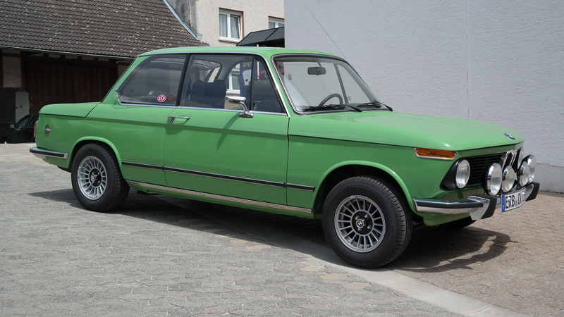outdoors, motor vehicle, transportation, car, 1502, architecture, engine type m10, retro styled, series 114, green color, pollution, 2K, street, vintage car
