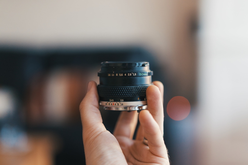 hand, realfilm, cameralen, blur, bokeh, aperture, holding, lense, photographer, equipment, m10, retro, photography, people, hold, camera, slr, human Hand