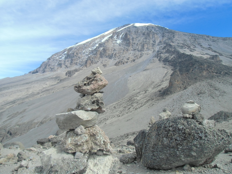 nature, peak, scenics, tranquil scene, geology, land, non-urban scene, kilimanjaro, solid, environment, volcanic crater, 4K, blue, summit, mountain, cloud - sky