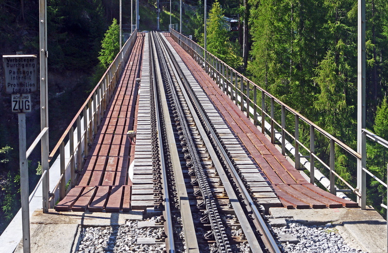 outdoors, no people, rack railway, the way forward, architecture, abt system, sunlight, public transportation, beside, tree, wooden, railroad track, 4K