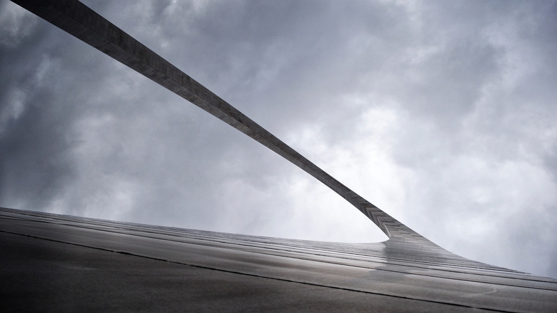 low angle view, gray, sky, outdoors, arch, St. Louis, concrete, day, built structure, roof, architecture, overcast, cloud - sky, nature, ominous, building exterior