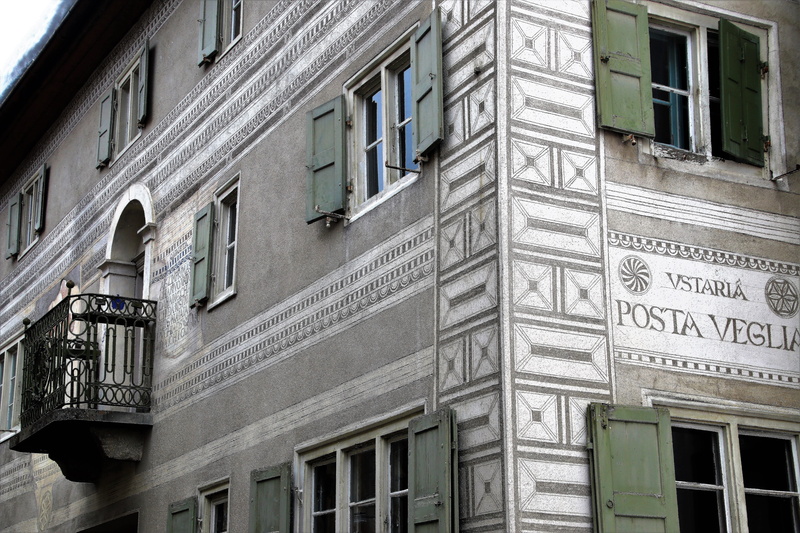 the style of the country, balcony, building exterior, wall, the details of the, texture, the village alpejka, decoration, city, no one, monuments, the structure of the