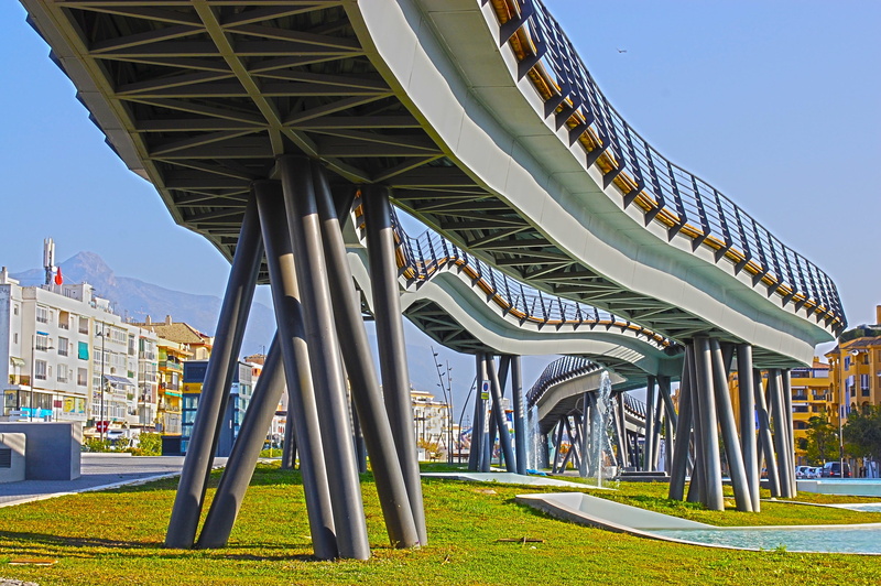architectural column, spain, sunlight, clear sky, architecture, 2K, city, day, water, connection, gateway, San Pedro De Alcantara, green color, bridge