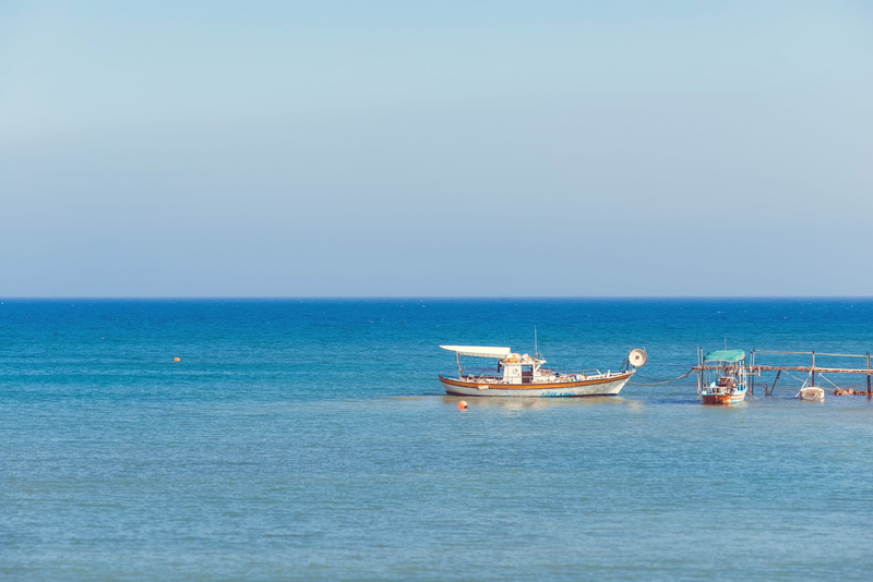 vessel, passenger craft, beach, white, boat, no people, sailboat, blue, marina, fishing boat, waterfront, transportation, fishing, boats, horizon, recreational boat
