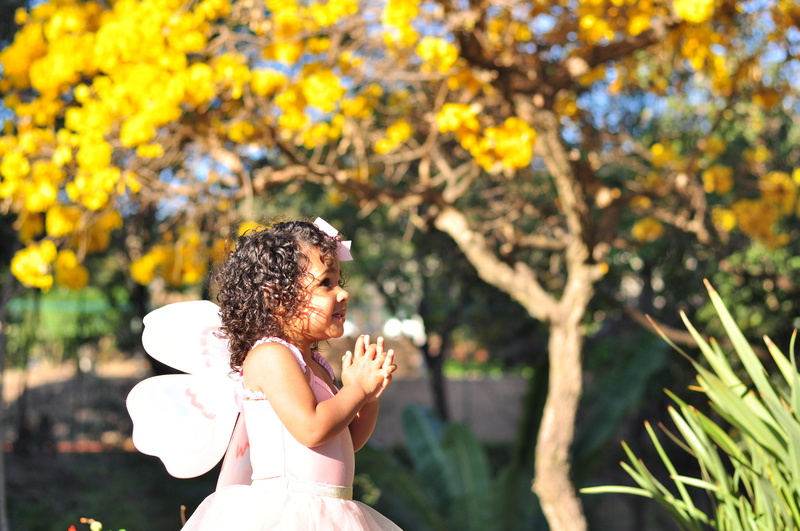 Girl, sunlight, cheerful, leaf, flowers, daytime, standing, Butterfly, day, beauty In Nature, tree, smiling, linear, butterfly, fantasy, green, child, beautiful