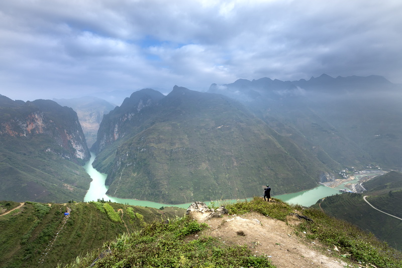 tree, mountain, scenic, lifestyles, adventure, water, hiking, heaven, day, mountain range, forest, 8K, field, street, nature, clouds, cloud - sky, leisure activity