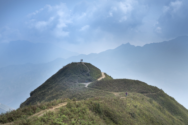 travel destinations, the valley, built structure, province, tree, background, street, mountain peak, the countryside, tranquility, two, sky, people, 8K