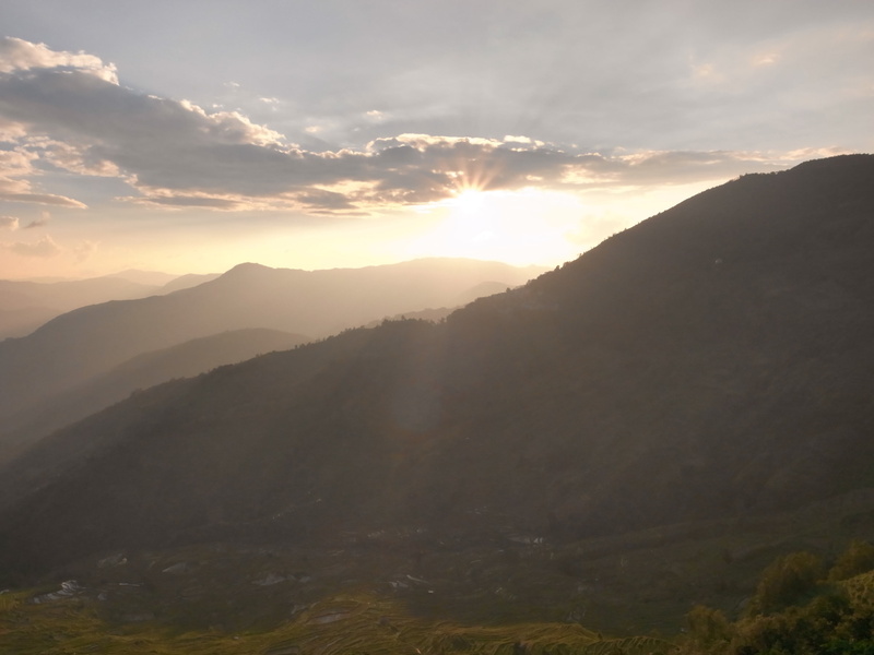 mountain, fog, beauty in nature, sunlight, 2K, sun, yuanyang, tranquility, idyllic, landscape, outdoors, sky, hazy, mountain peak, nature, cloud - sky