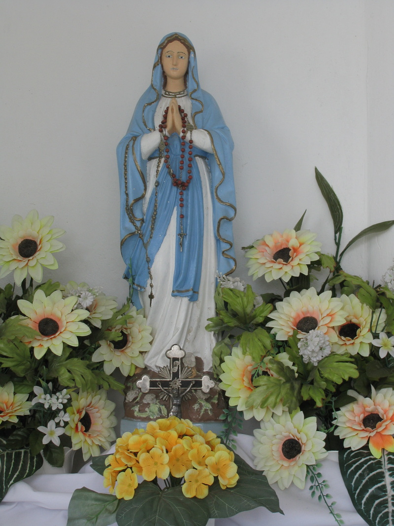 2K, male likeness, mary, bouquet, flower head, religion, skępe, flower arrangement, vulnerability, art and craft, belief, representation, human representation