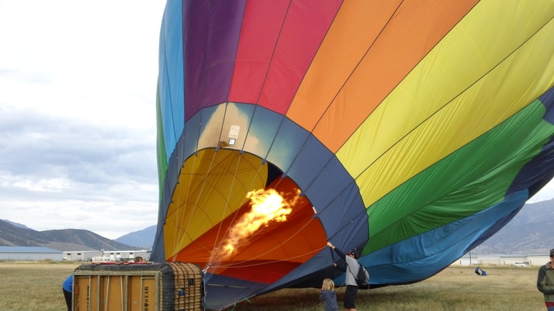 1080P, vacations, mode of transportation, inflating, flame, flying, sky, hot air balloon ride, air vehicle, outdoors, hot air, hot air balloon, burning