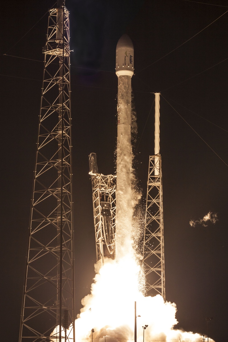 rocket launch, nighttime, illuminated, air pollution, building exterior, tall - high, technology, countdown, rocket, space, propulsion, cape canaveral