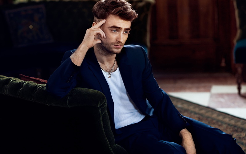 one person, radcliffe, real people, lifestyles, 2015, daniel, hand on chin, looking, 1080P, men, young men, sitting, actor, dashing, front view, adult