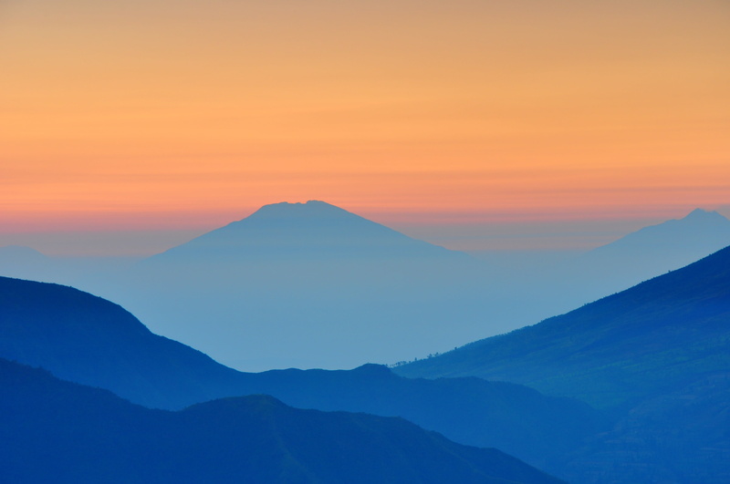 hour, scene, foggy, view, mountain, beauty in nature, scenics, sun, evening, golden, hazy, dawn, misty, sunrise, mountain peak, atmospheric, mountain ridge