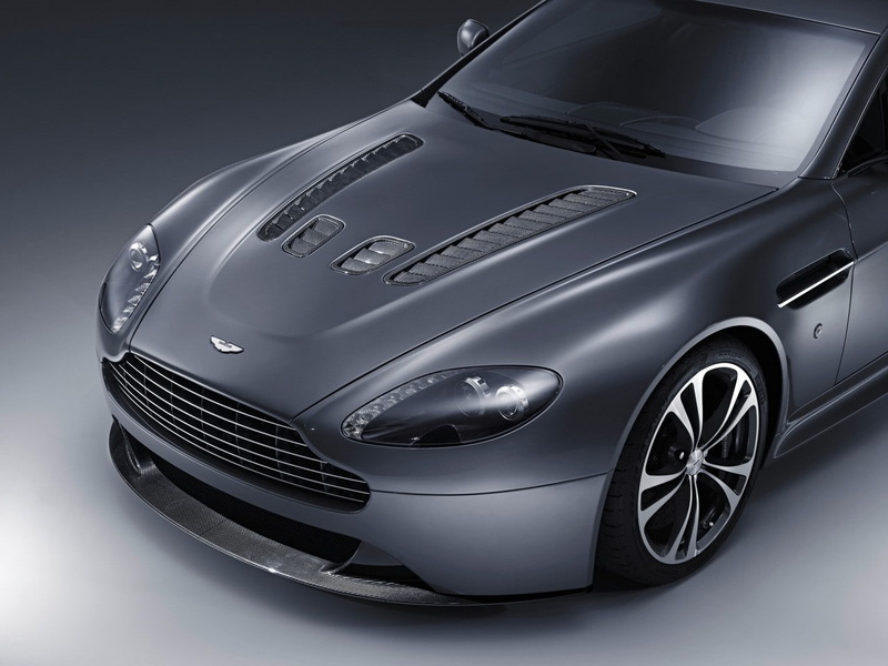 luxury, Aston Martin V12 Vantage, wheel, no people, metal, mode of transportation, shiny, chrome, modern, motor vehicle, clean, car, reflection, studio shot
