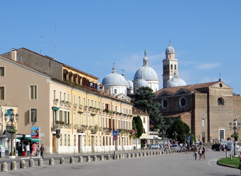 building, dome, saint antoine, belief, travel, nature, place of worship, padua, sky, tourism, spirituality, building exterior, group of people, clear sky