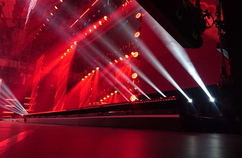 entertainment event, light magic, stage light, musician, stage - performance space, band, illuminated, indoors, music stage, crowd, event, live concert