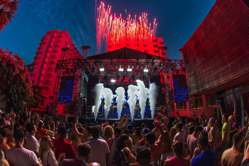 lightshow, crowd, built structure, illuminated, group of people, large group of people, architecture, event, city, nightlife, building exterior, stage