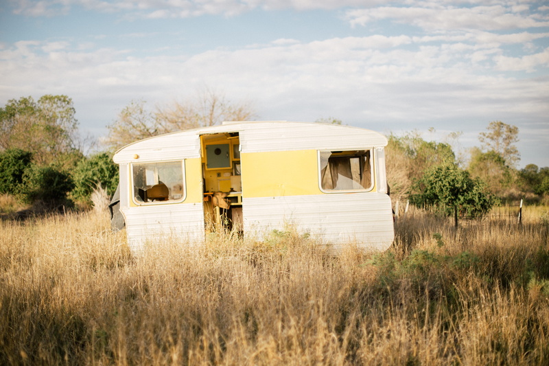 land, old, aged, yellow, tree, white, mode of transportation, plant, australium, sky, portable home, 5K, ruin, day, no people, caravan, broken, travel