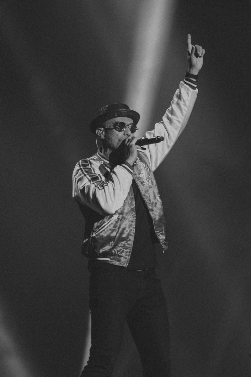 concert, lifestyles, casual clothing, hat, arts culture and entertainment, men, gesturing, standing, clothing, one person, human arm, indoors, leisure activity