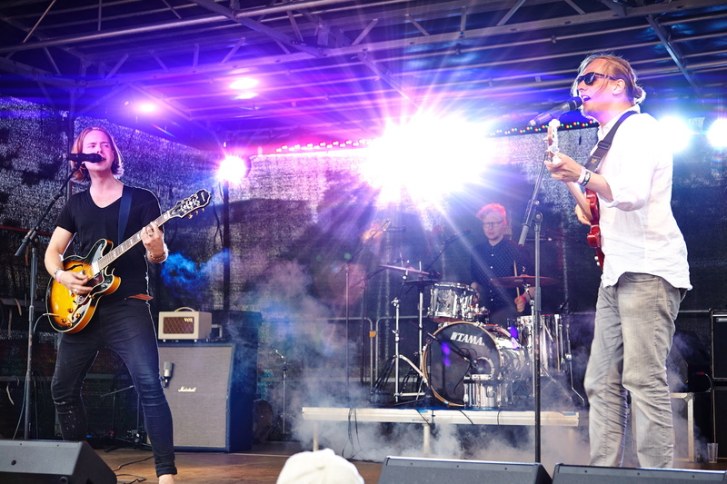 performing Arts Event, pop musician, men, musical Band, performance, playing, string instrument, popular Music Concert, electric Guitar, guitarist, event