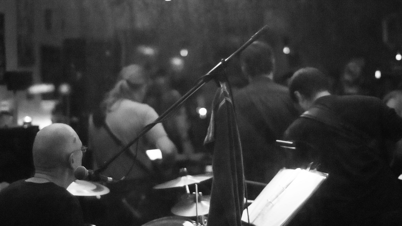 focus on foreground, group of people, b/w, nightlife, arts culture and entertainment, adult, leisure activity, music, emden, orchestra, band, gig, livemusik