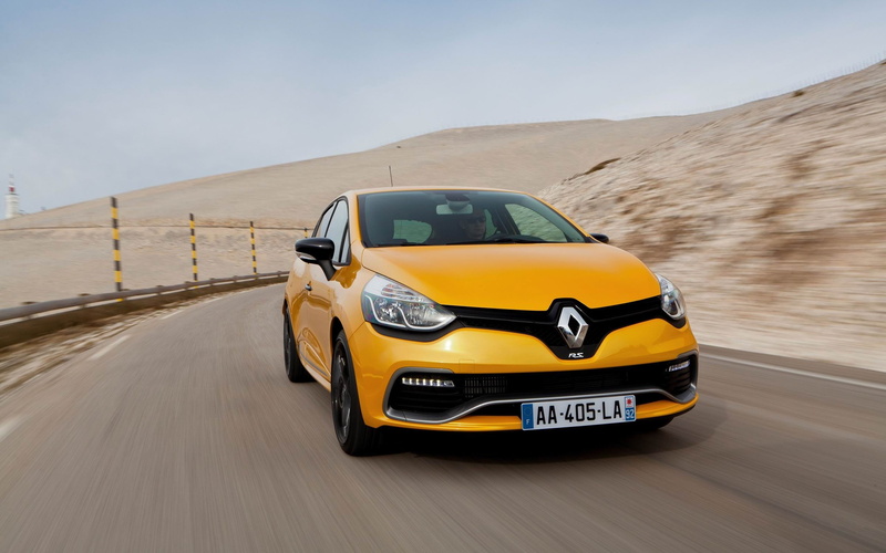 desktop, speed, renault, sky, motion, edc, blurred motion, transportation, mode of transportation, outdoors, nature, 2K, clear sky, day, land vehicle