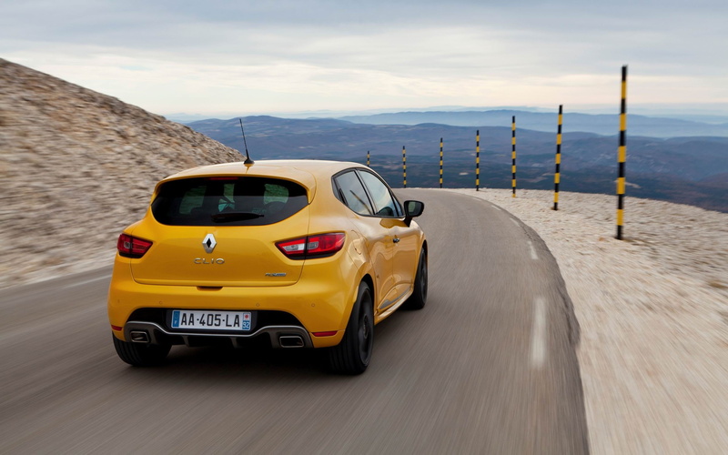 built structure, transportation, motion, wallp, architecture, 2K, door, car, nature, cloud - sky, sky, road, renault, motor vehicle, rs, travel, edc, yellow