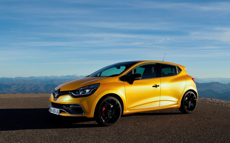day, auto, wallp, land, blue, motion, car, edc, road, hatchback, door, hd, motor vehicle, renault, no people, transportation, yellow, outdoors, 2K, travel