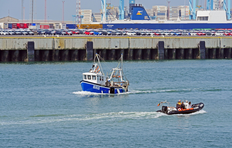 trailer, port of zeebrugge, docks, built structure, real people, pkw, nature, mole, moored, water, united kingdom, fishing industry, transportation, architecture