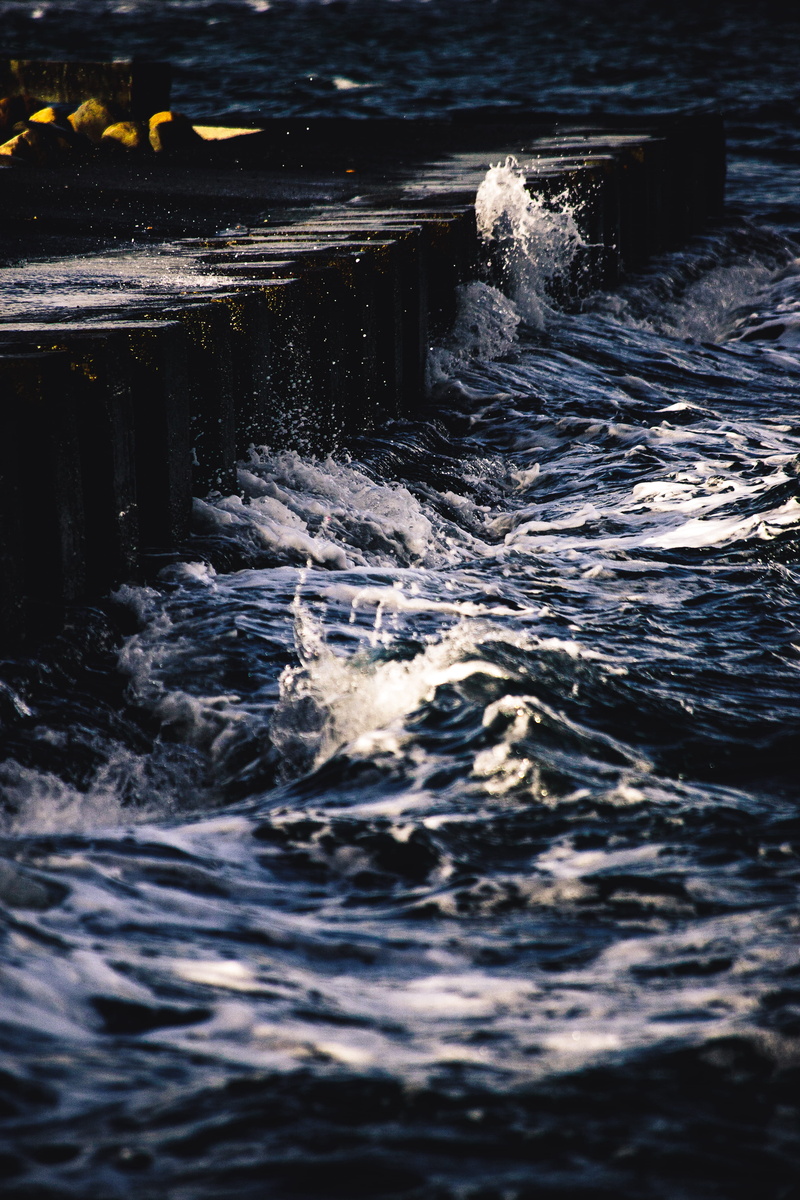 waterfront, land, blurred motion, water, waves, new zealand, beauty in nature, flowing, sport, outdoors, flowing water, splashing, day, wave, lower hutt