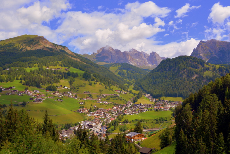 santa cristina, valgardena, town, tree, mountain range, italy, tranquil scene, sky, plant, building, land, no people, country, 4K, landscape, dolomites