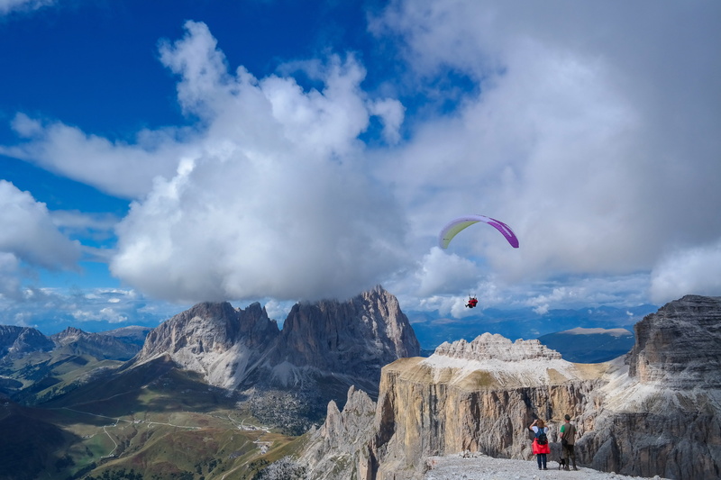 clouds, real people, cloud - sky, beauty in nature, sport, mountains, sky, paragliding, 5K, parachute, people, mountain range, scenics - nature, alpine