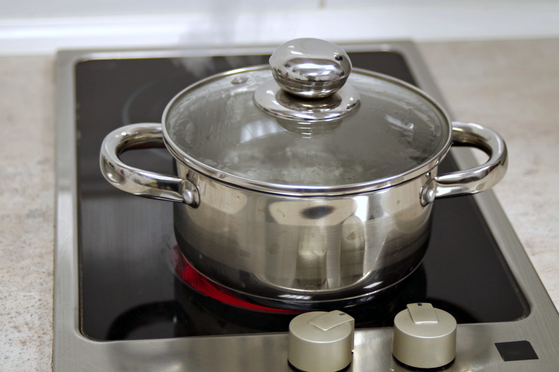 smoke, saucepan, soup, pot, luncheon, silver colored, kitchen utensil, home, burner - stove top, alloy, no people, dinner, cooking, 5K, close-up, appliance