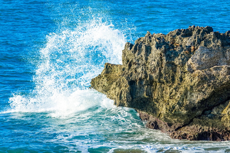 power, 5K, crashing, breaking, scenics - nature, water, splashing, landscape, daylight, sea, blue, sport, bounder, land, solid, no people, scenic, motion